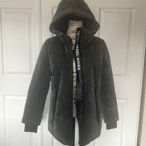 Selling this brand new coat, very elegant